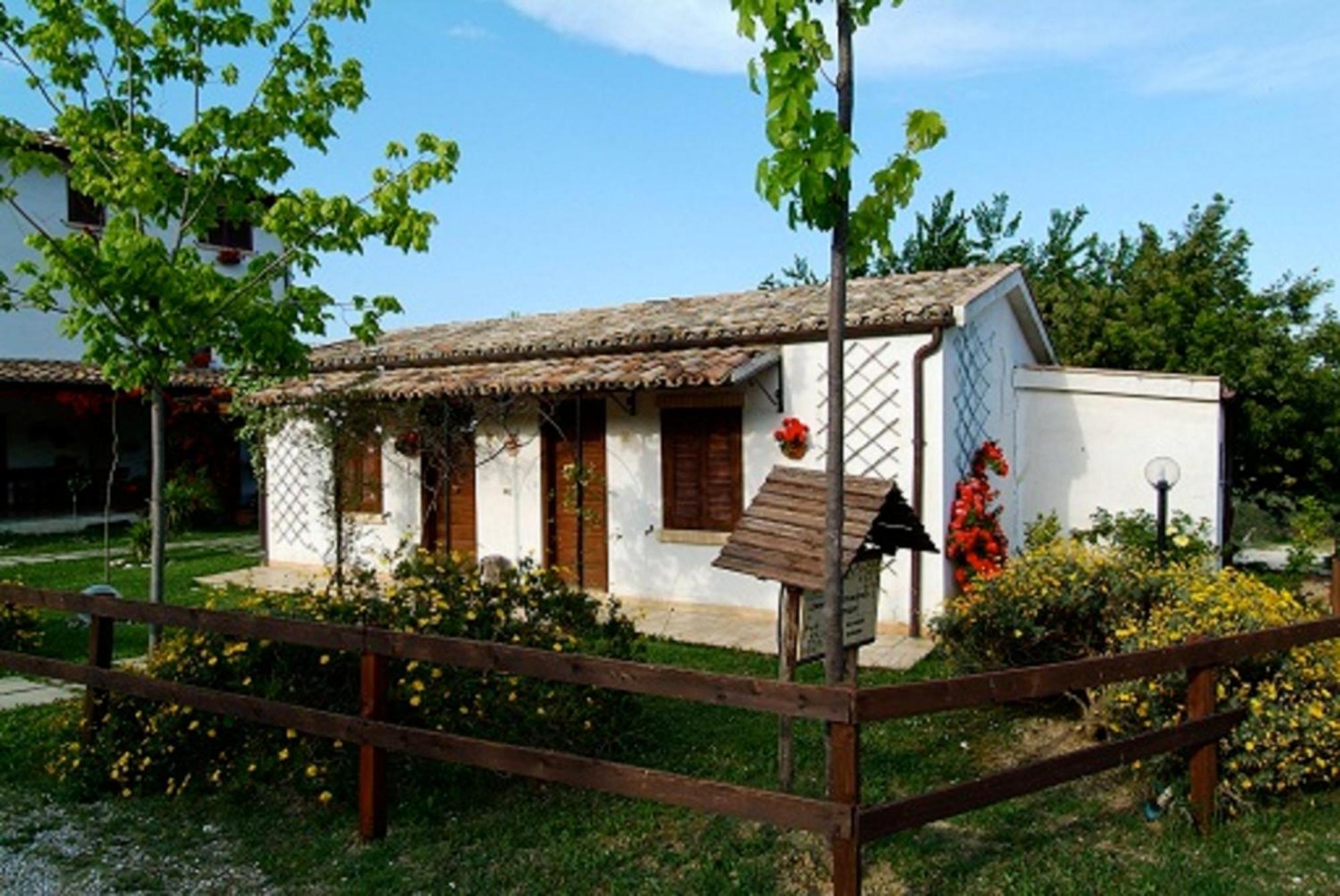 Agriturismo Il Portico Пенне Экстерьер фото