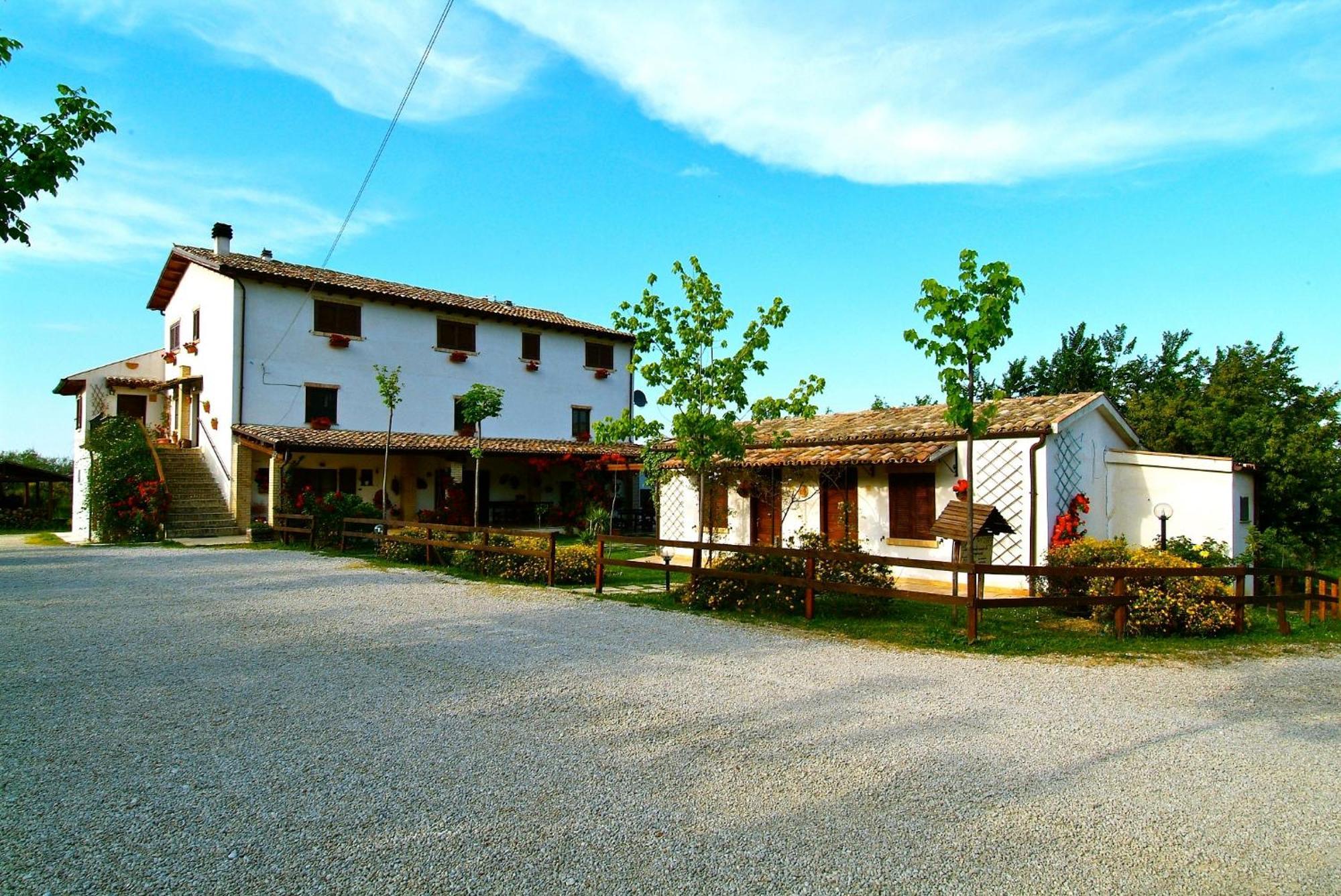 Agriturismo Il Portico Пенне Экстерьер фото
